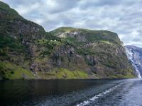 Einsame Höfe an den steilen Berghängen - Aurlandsfjord